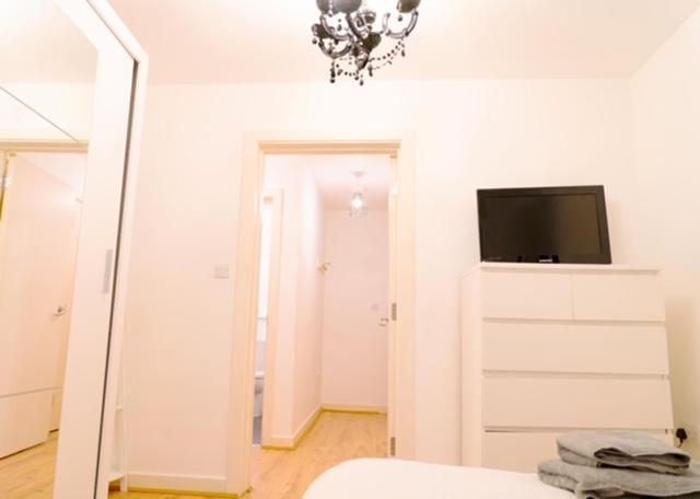 Lovely 1-Bed Apartment In Hackney ロンドン エクステリア 写真