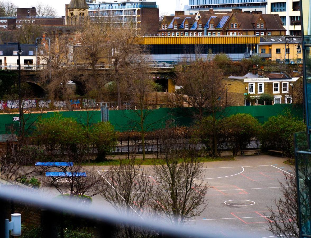 Lovely 1-Bed Apartment In Hackney ロンドン エクステリア 写真